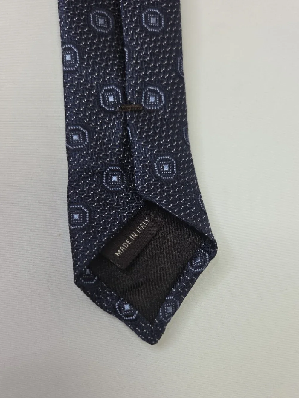 Canali Mens Dark Blue 100% Silk Tie with Light Blue Medallion Pattern 3.5x59.5